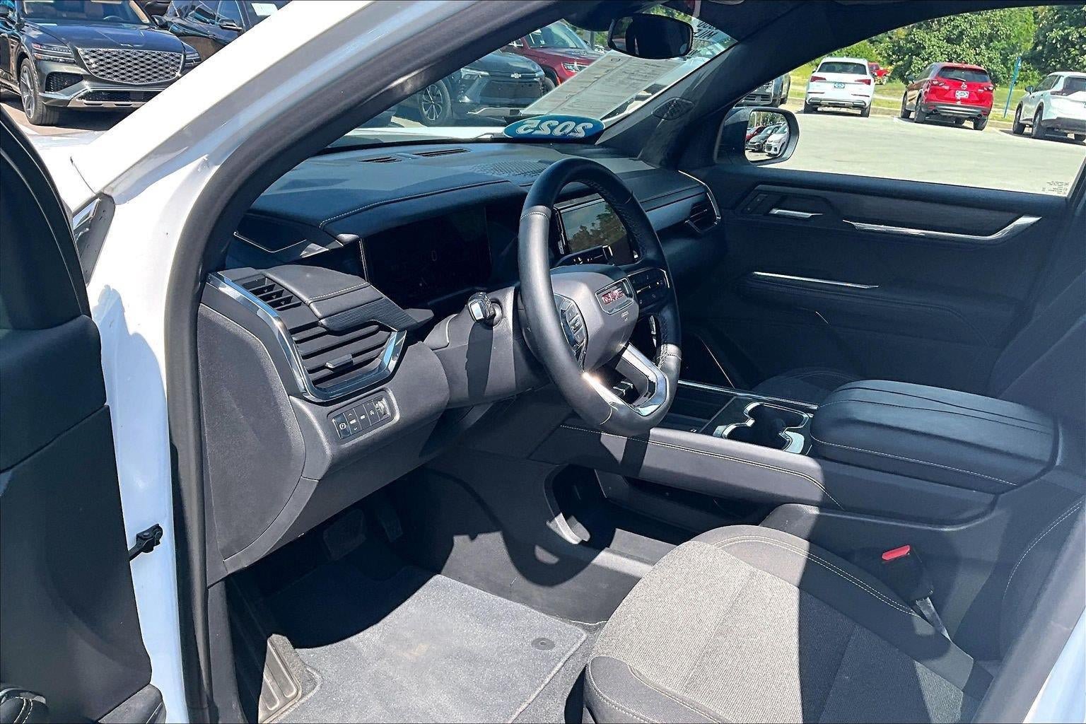 Used 2025 GMC Acadia Elevation AWD/4WD image 13