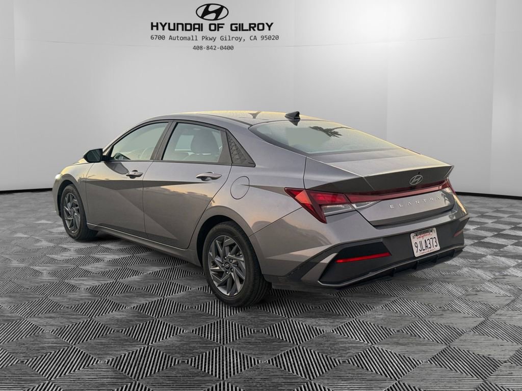 Used 2024 Hyundai Elantra SEL image 7