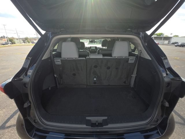 Used 2024 Toyota Highlander XLE AWD/4WD image 24