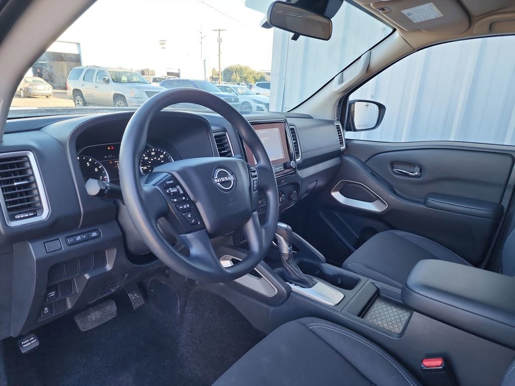 Used 2023 Nissan Frontier SV image 14