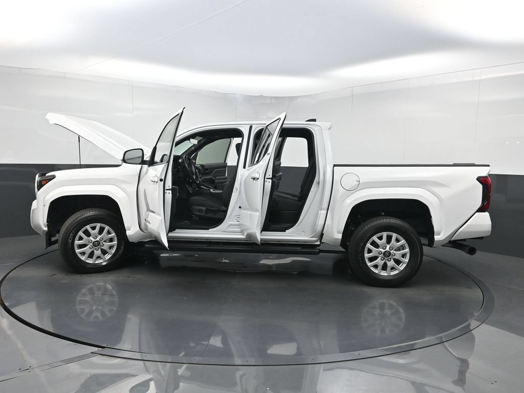 Used 2024 Toyota Tacoma SR5 AWD/4WD image 35