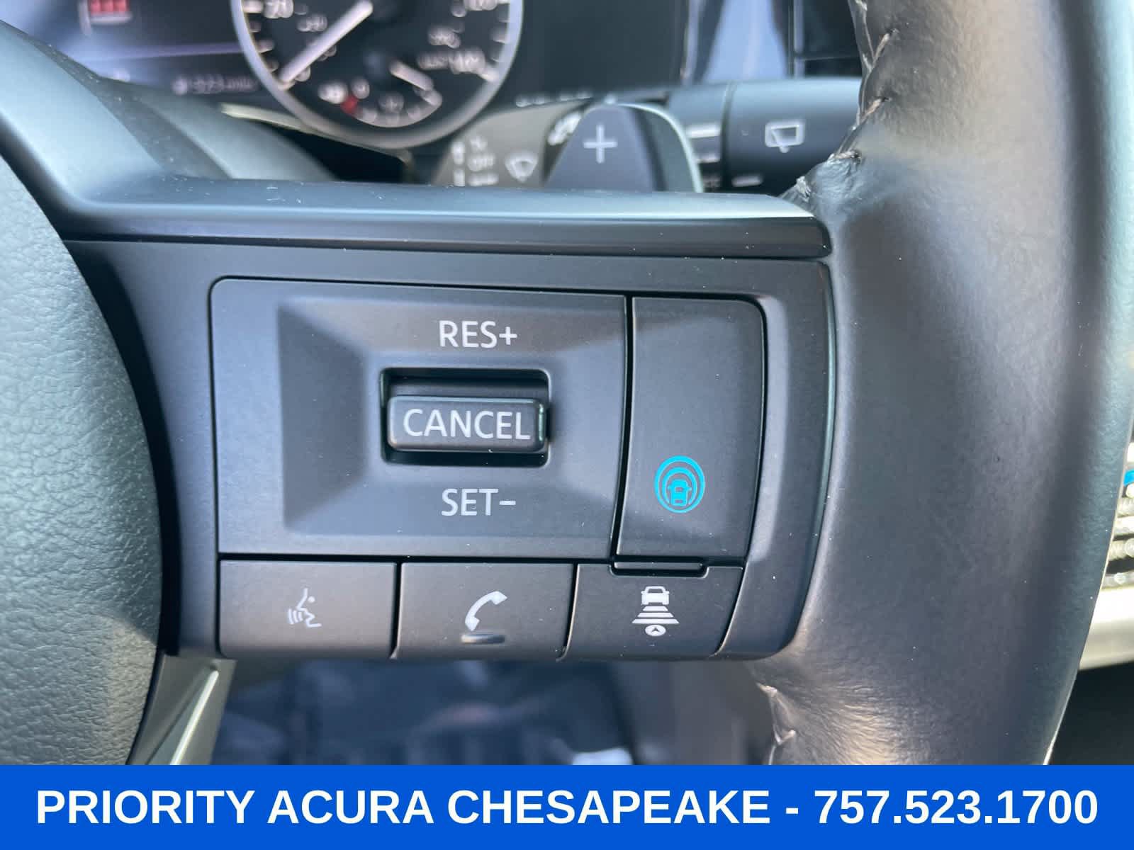 Used 2025 Nissan Pathfinder SV FWD image 14