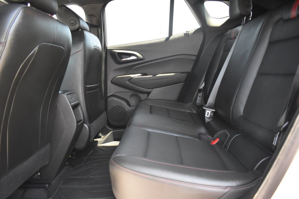 Used 2024 Chevrolet Trax RS w/ Sunroof Package FWD image 12