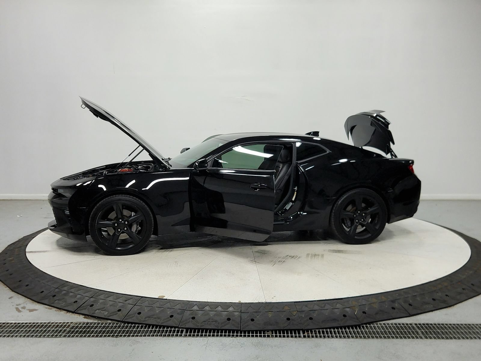 Used 2016 Chevrolet Camaro SS RWD image 13
