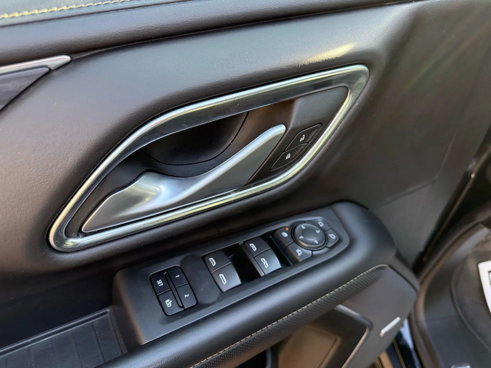 Used 2022 GMC Yukon XL SLT w/ SLT Luxury Package image 20