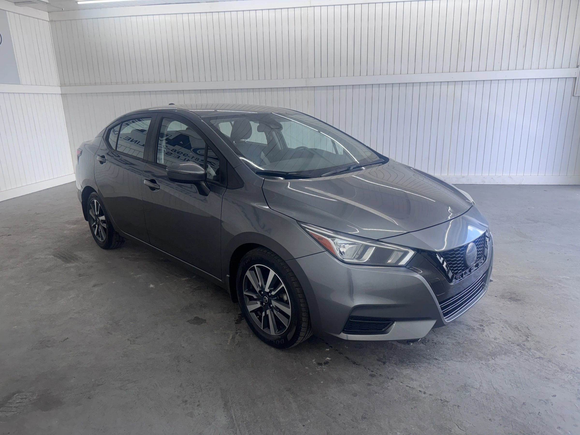 Used 2021 Nissan Versa SV FWD image 3