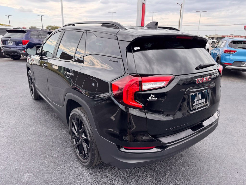 Used 2024 GMC Terrain SLE w/ Driver Convenience Package FWD image 3