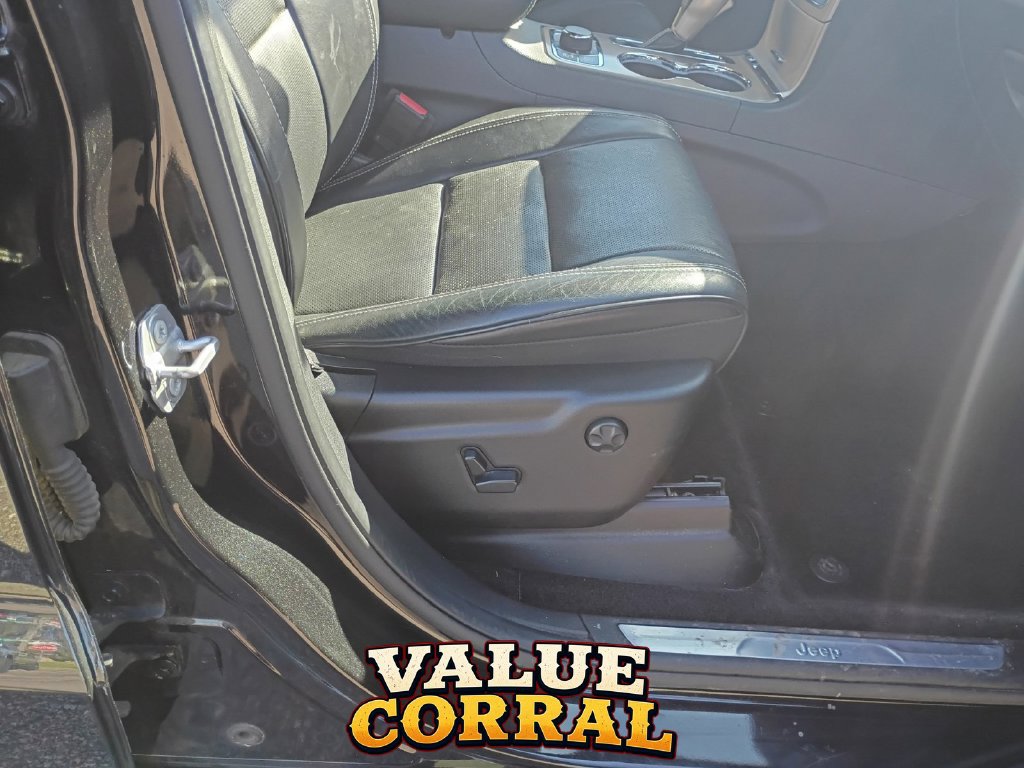 Used 2016 Jeep Grand Cherokee Overland w/ Advanced Technology Group AWD/4WD image 17