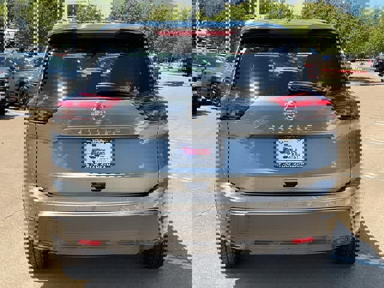 Used 2025 Nissan Rogue SV image 6