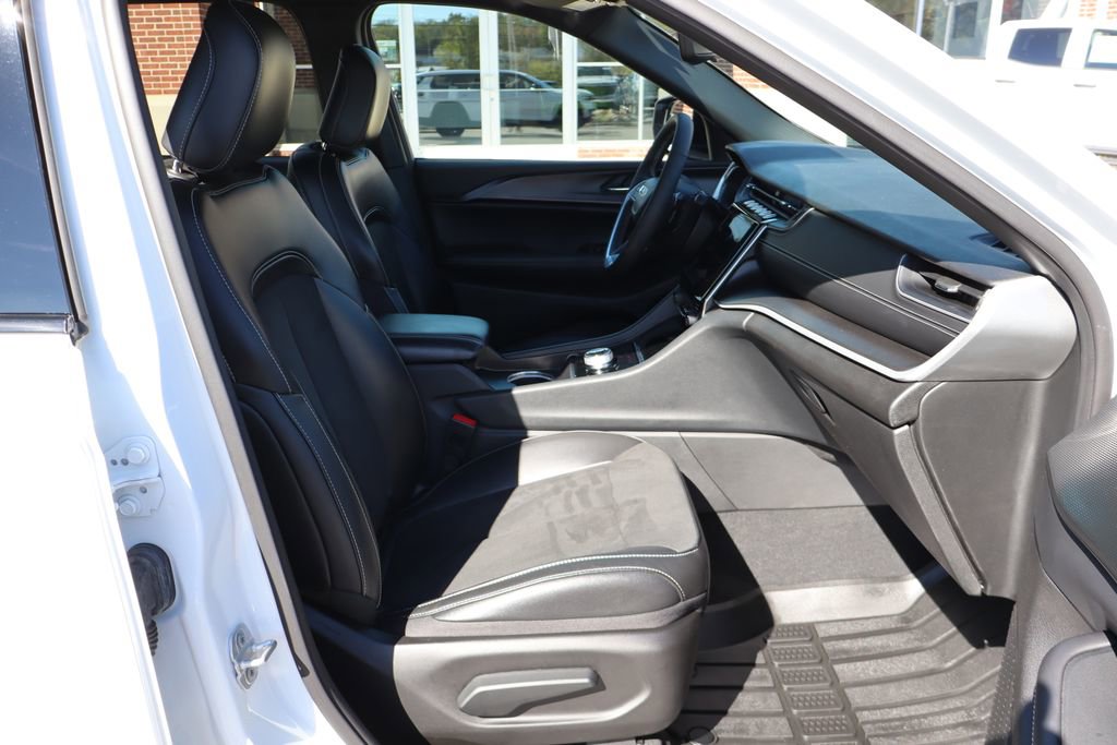 Used 2024 Jeep Grand Cherokee L Altitude image 46