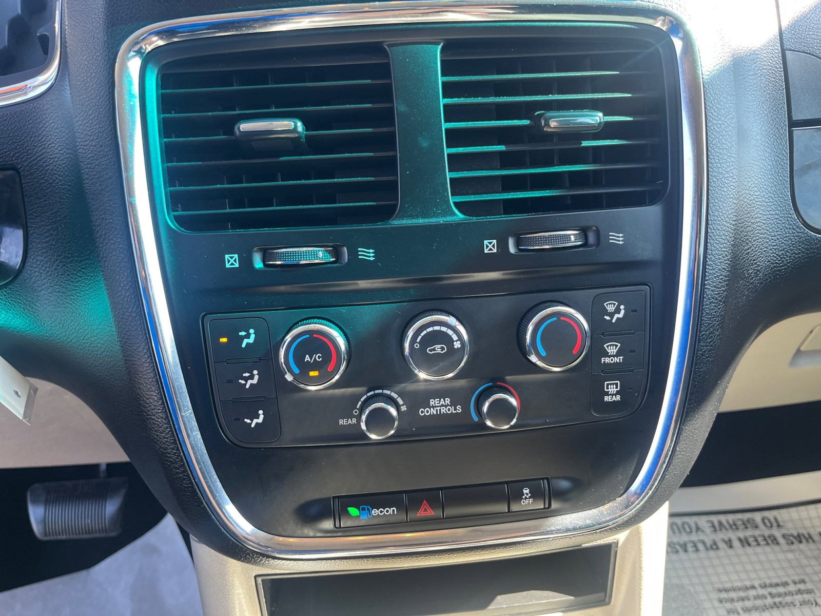 Used 2012 Dodge Grand Caravan SXT FWD image 29