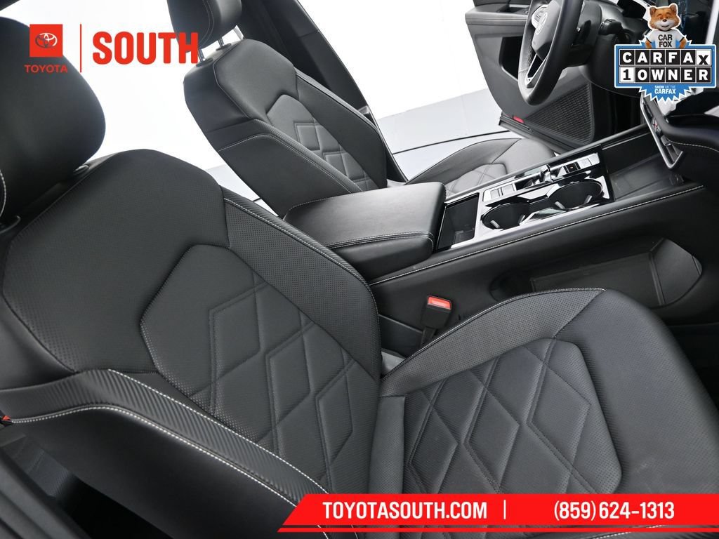 Used 2024 Volkswagen Atlas Cross Sport SE FWD image 11