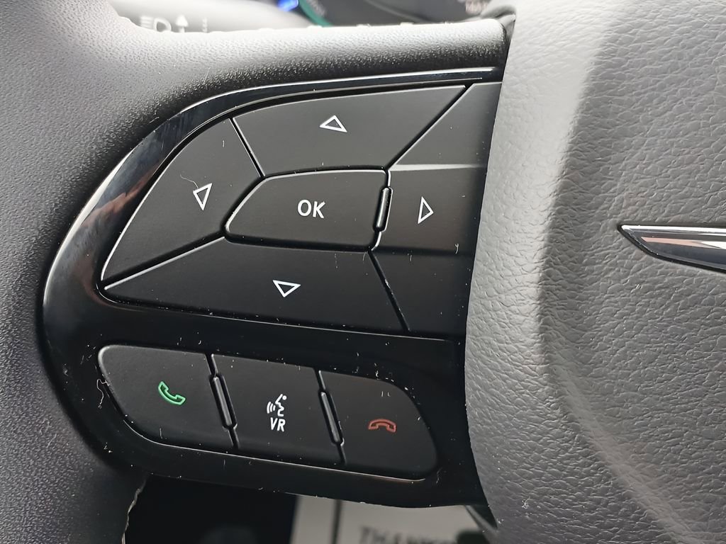 Used 2024 Chrysler Pacifica Premium image 19