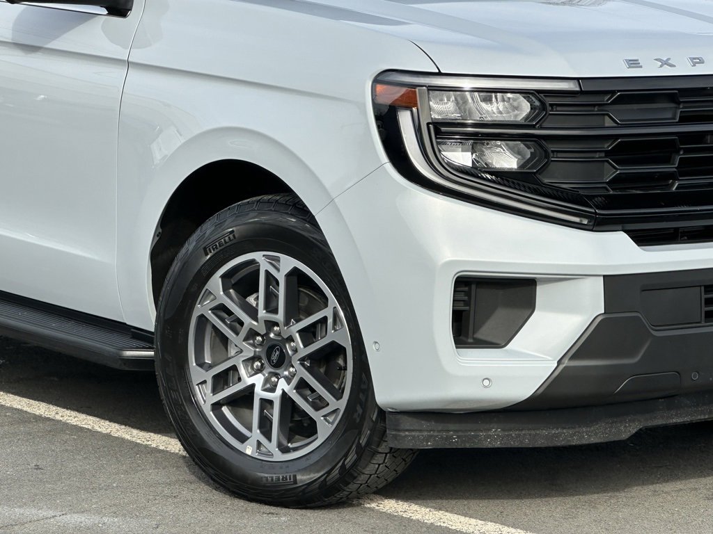 Used 2025 Ford Expedition Active image 42