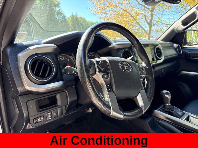 Used 2020 Toyota Tacoma SR5 AWD/4WD image 15