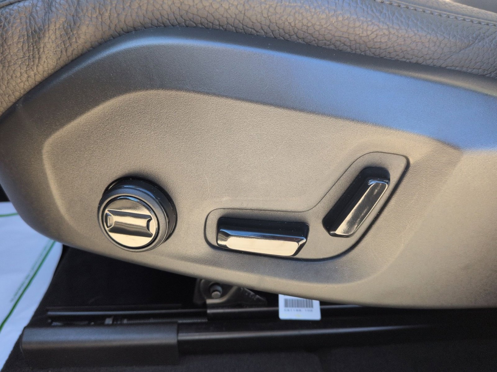 Certified 2025 Volvo XC60 B5 Plus image 14