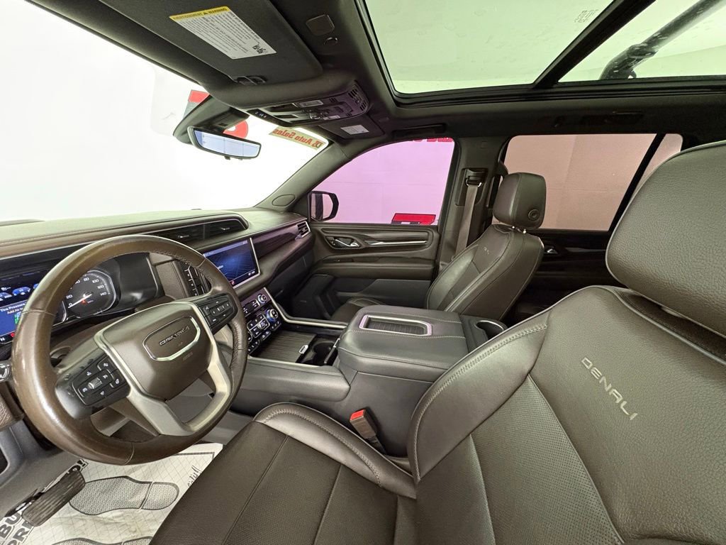 Used 2021 GMC Yukon Denali w/ Denali Premium Package image 10