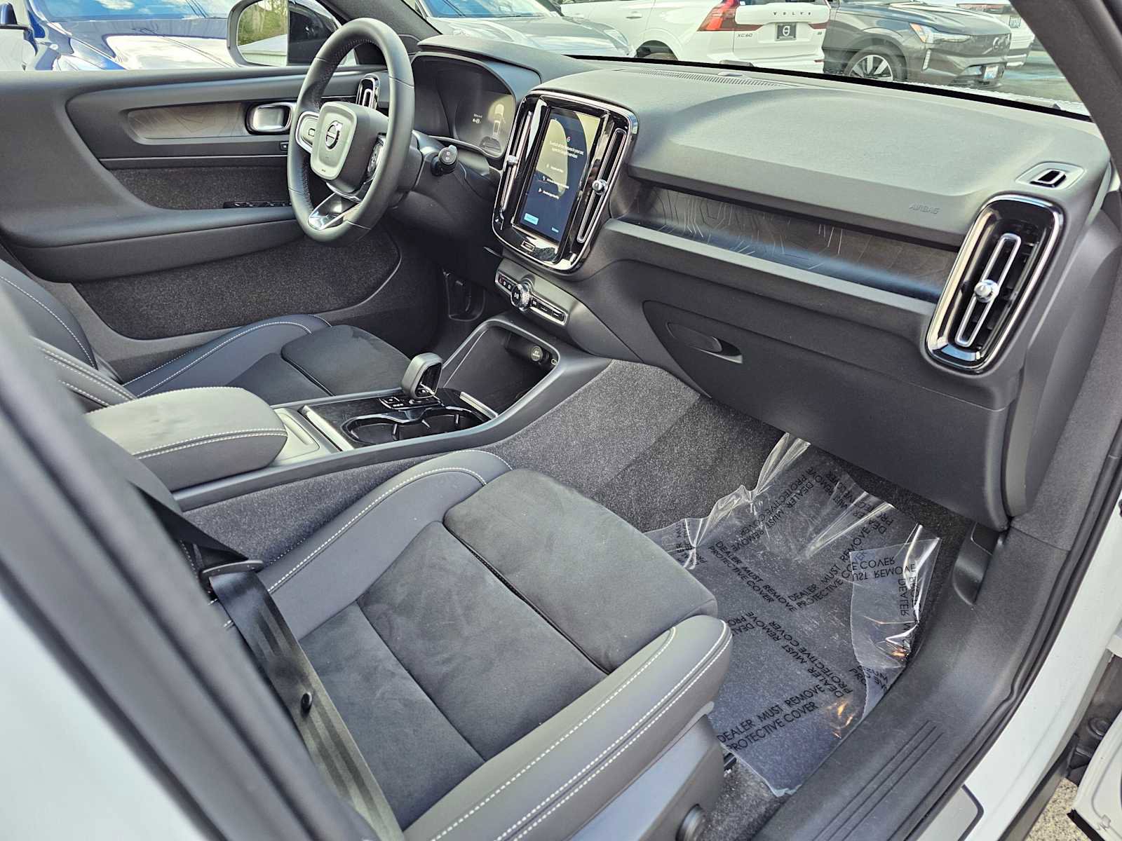 Used 2024 Volvo XC40 Recharge Ultimate w/ Protection Package Premier image 11