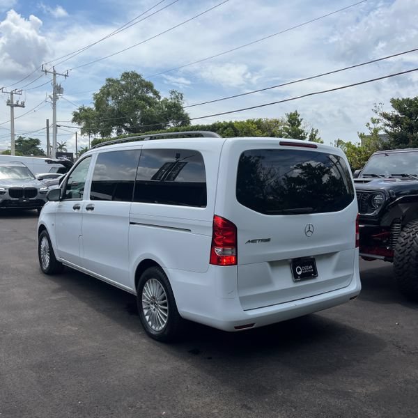 Used 2023 Mercedes-Benz Metris Passenger image 4