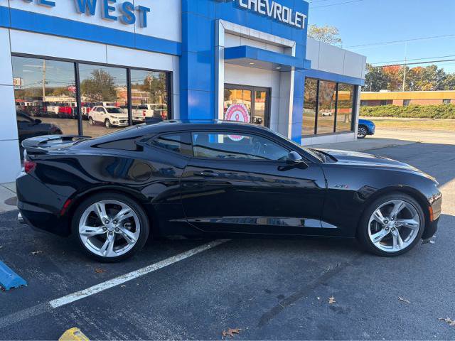 Used 2024 Chevrolet Camaro LT w/ Technology Package RWD image 4