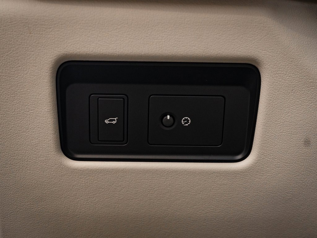 Used 2023 Jaguar F-PACE S image 43