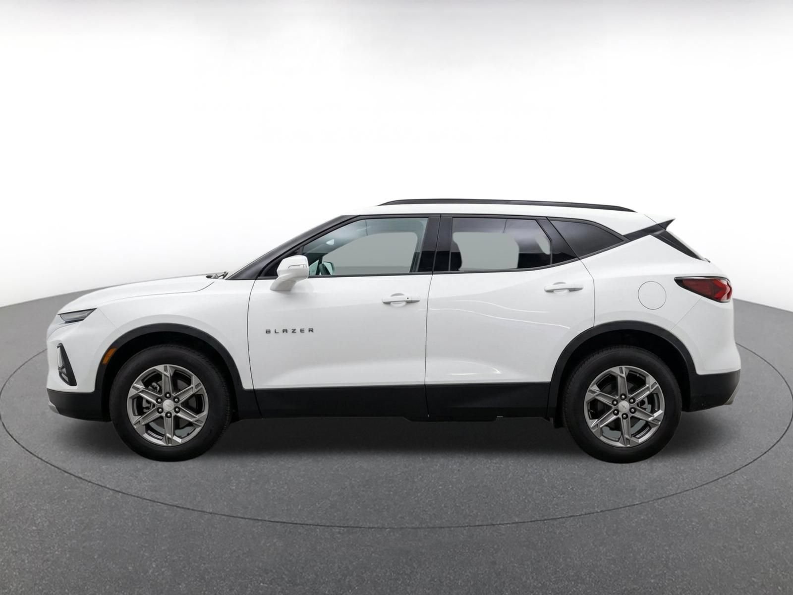 Used 2025 Chevrolet Blazer LT FWD image 9