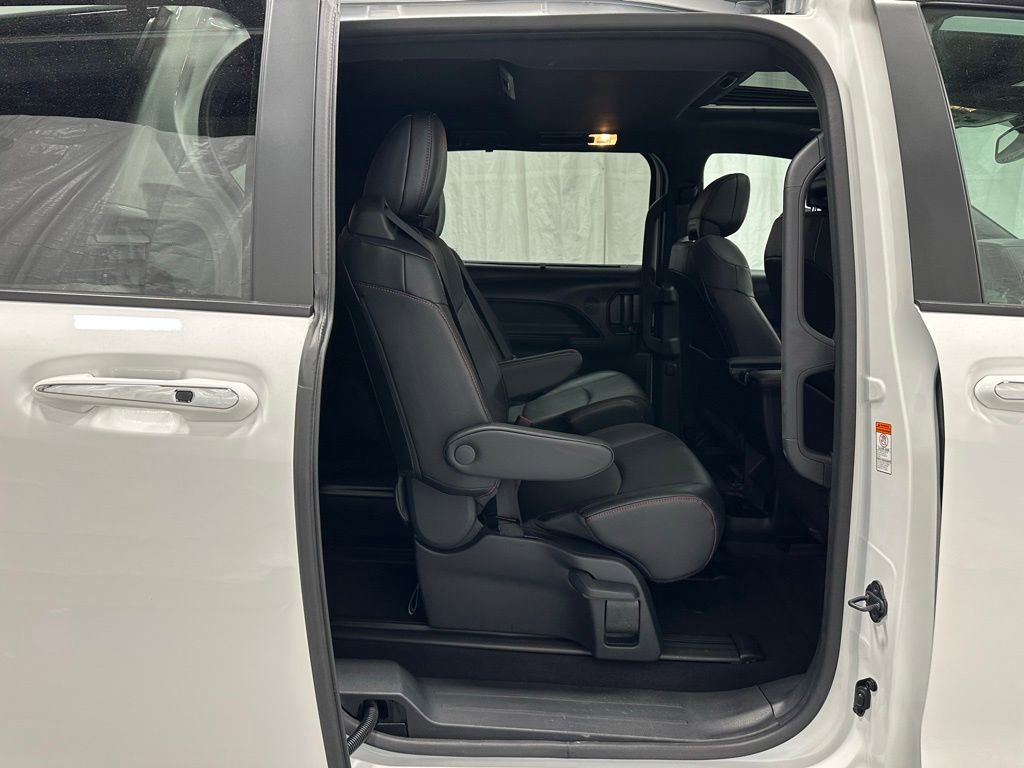 Used 2025 Toyota Sienna XSE image 55