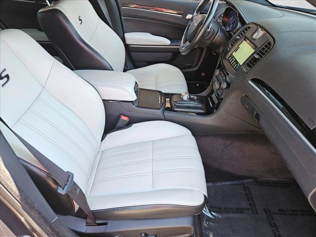Used 2017 Chrysler 300 S w/ 300S Premium Group RWD image 24