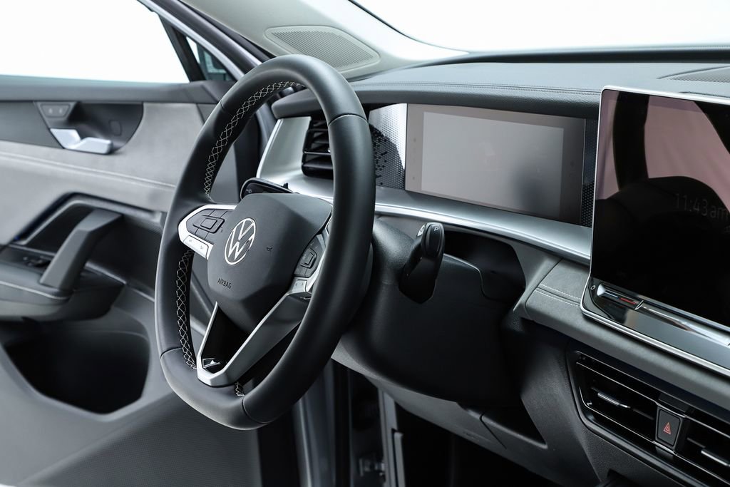 New 2026 Volkswagen Tiguan SE image 74