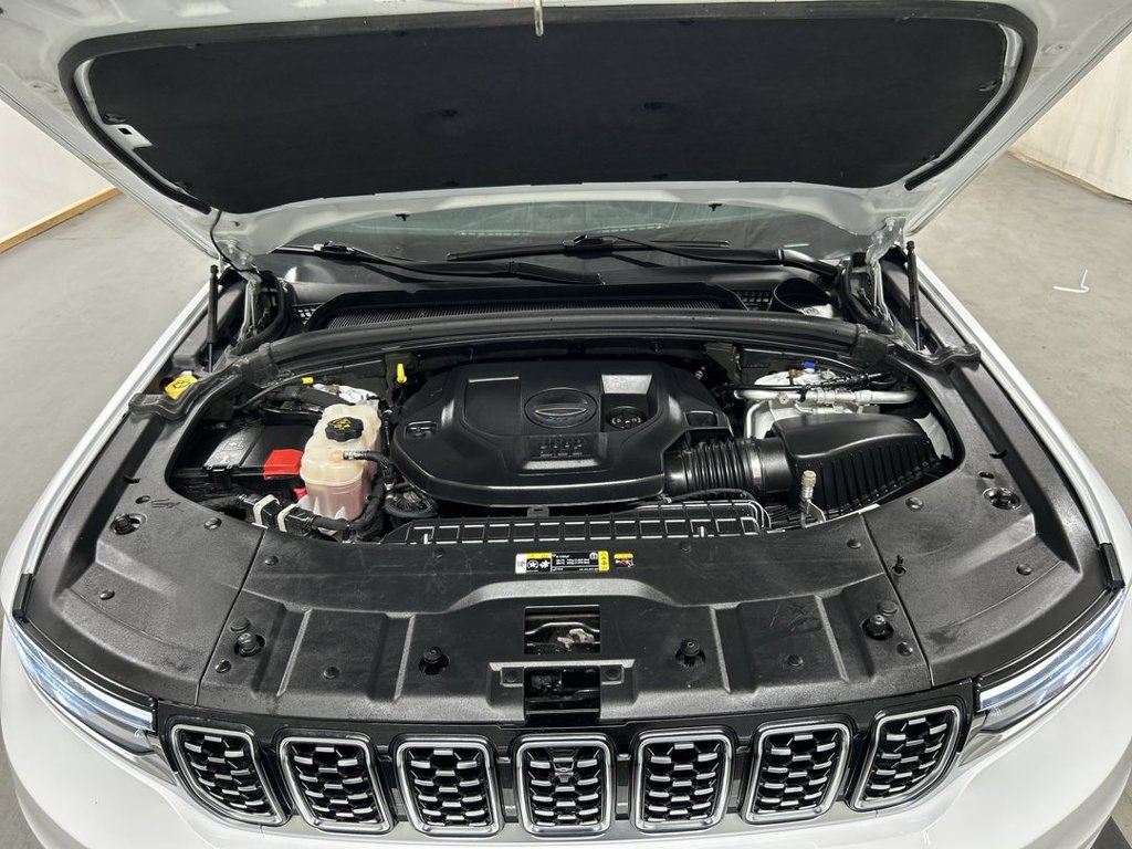 Used 2023 Jeep Grand Cherokee L Summit w/ Luxury Tech Group V AWD/4WD image 26