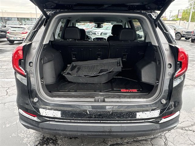 Used 2024 GMC Terrain SLE w/ Driver Convenience Package FWD image 24