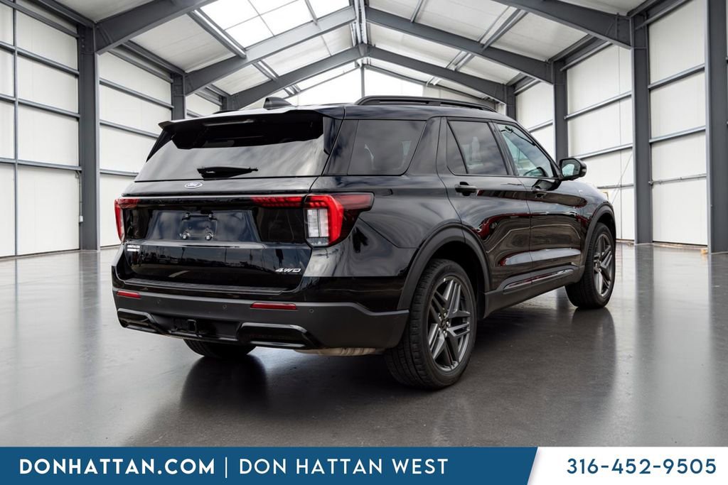 Used 2025 Ford Explorer ST-Line w/ ST-Line Street Pack AWD/4WD image 24