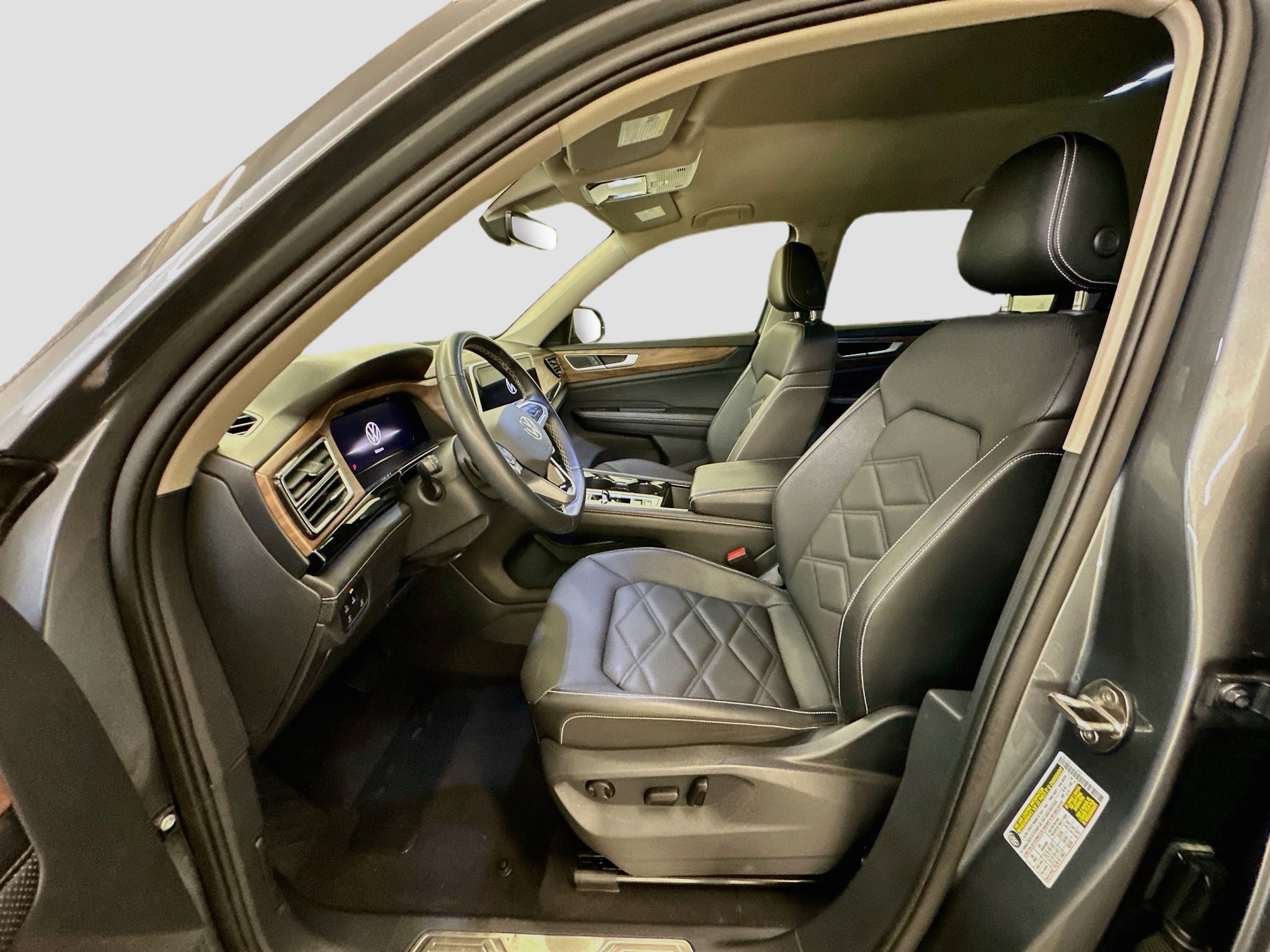 Used 2025 Volkswagen Atlas SE AWD/4WD image 13