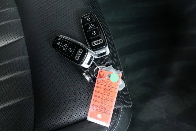 Used 2021 Audi e-tron Premium Plus w/ Premium Plus Package image 38