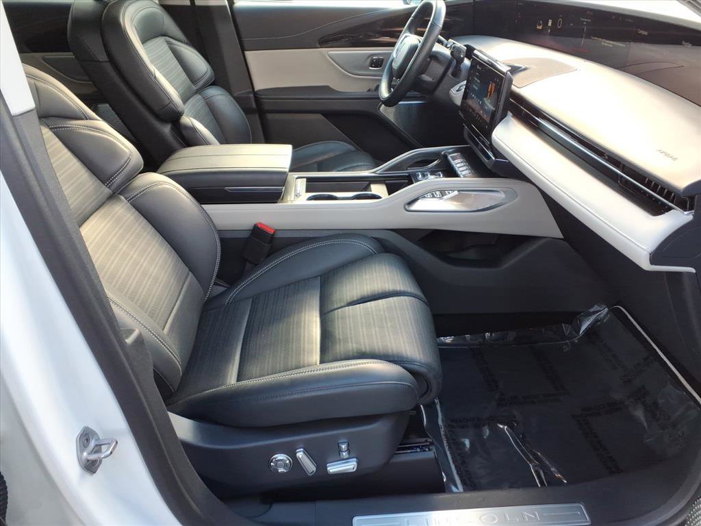 Certified 2025 Lincoln Nautilus Reserve AWD/4WD image 11