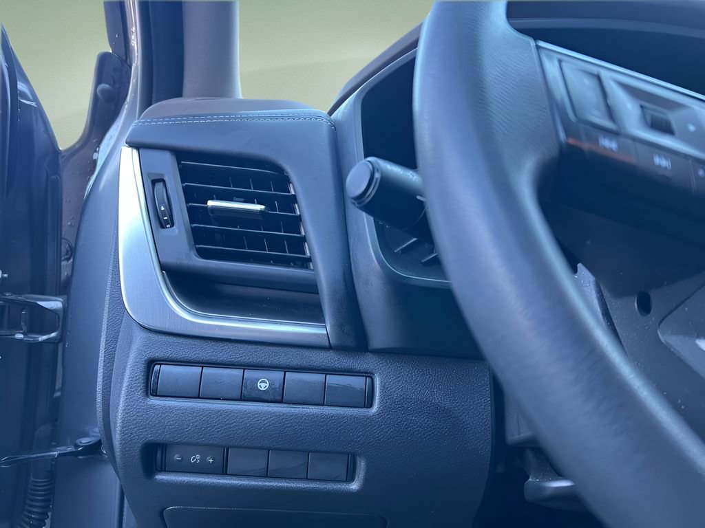 Used 2023 Nissan Rogue SV image 11