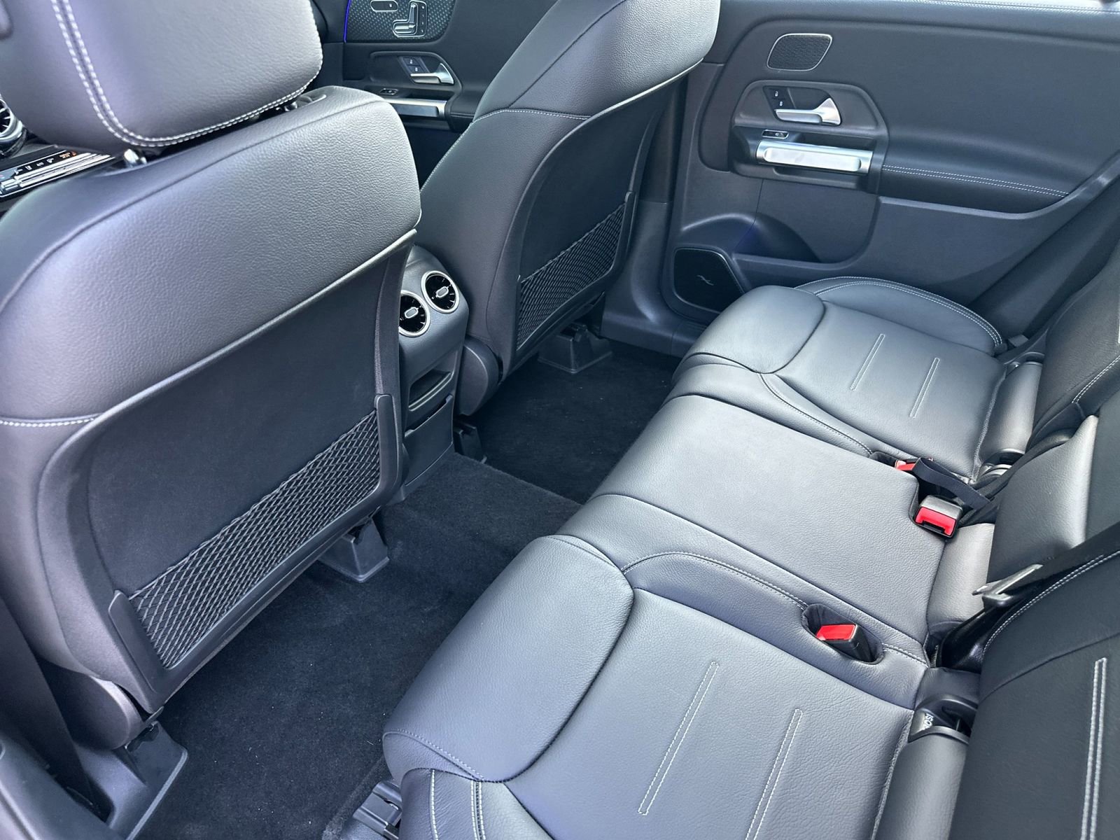 Used 2024 Mercedes-Benz GLB 35 AMG 4MATIC image 13