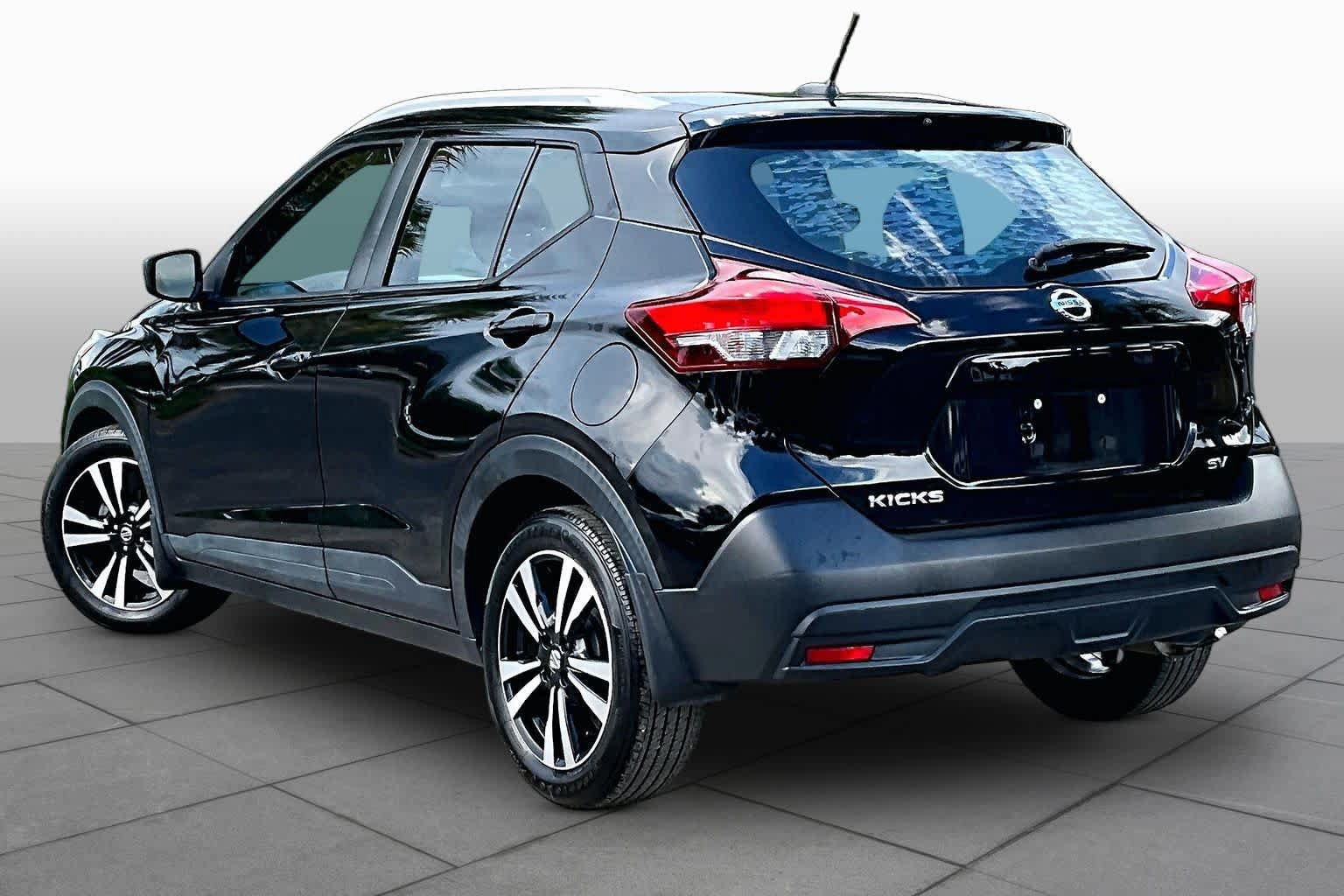 Used 2018 Nissan Kicks SV FWD image 15