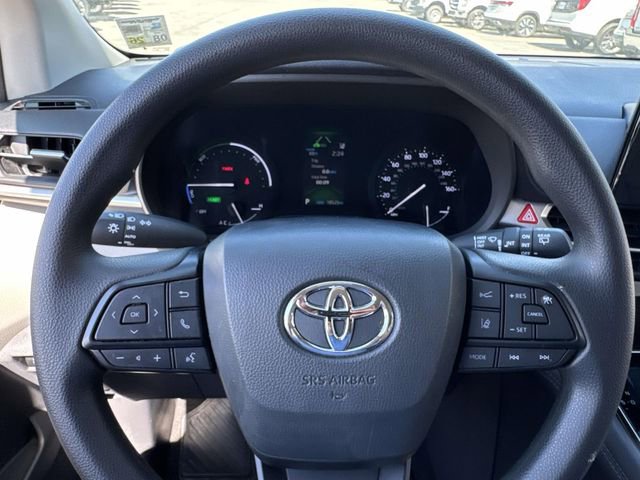 Used 2022 Toyota Sienna LE image 26