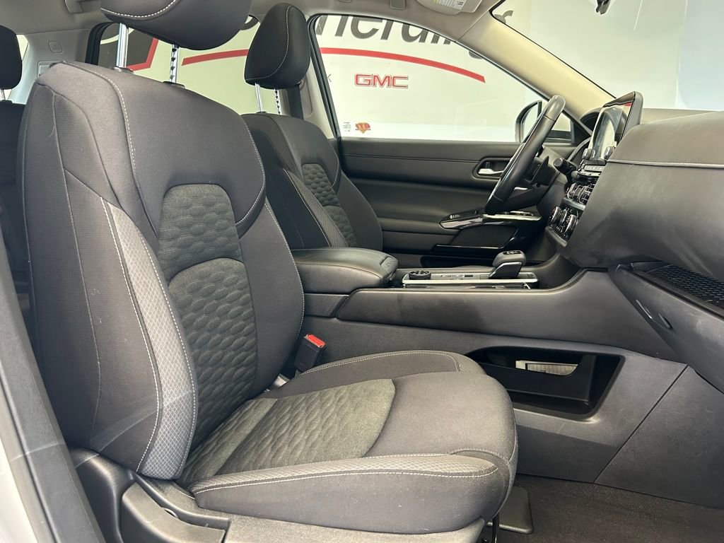 Used 2022 Nissan Pathfinder SV w/ SV Premium Package image 25