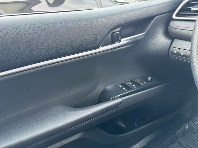 Used 2018 Toyota Camry LE image 30