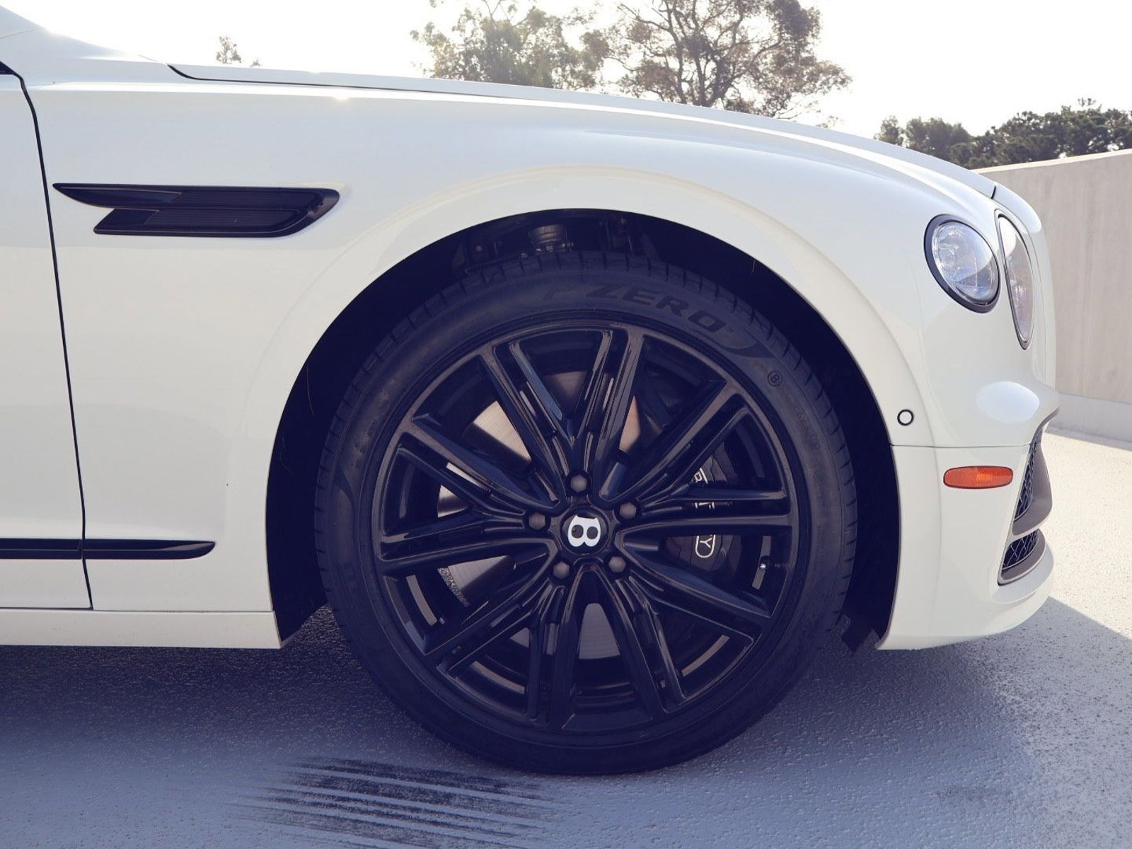 Certified 2022 Bentley Flying Spur V8 image 14