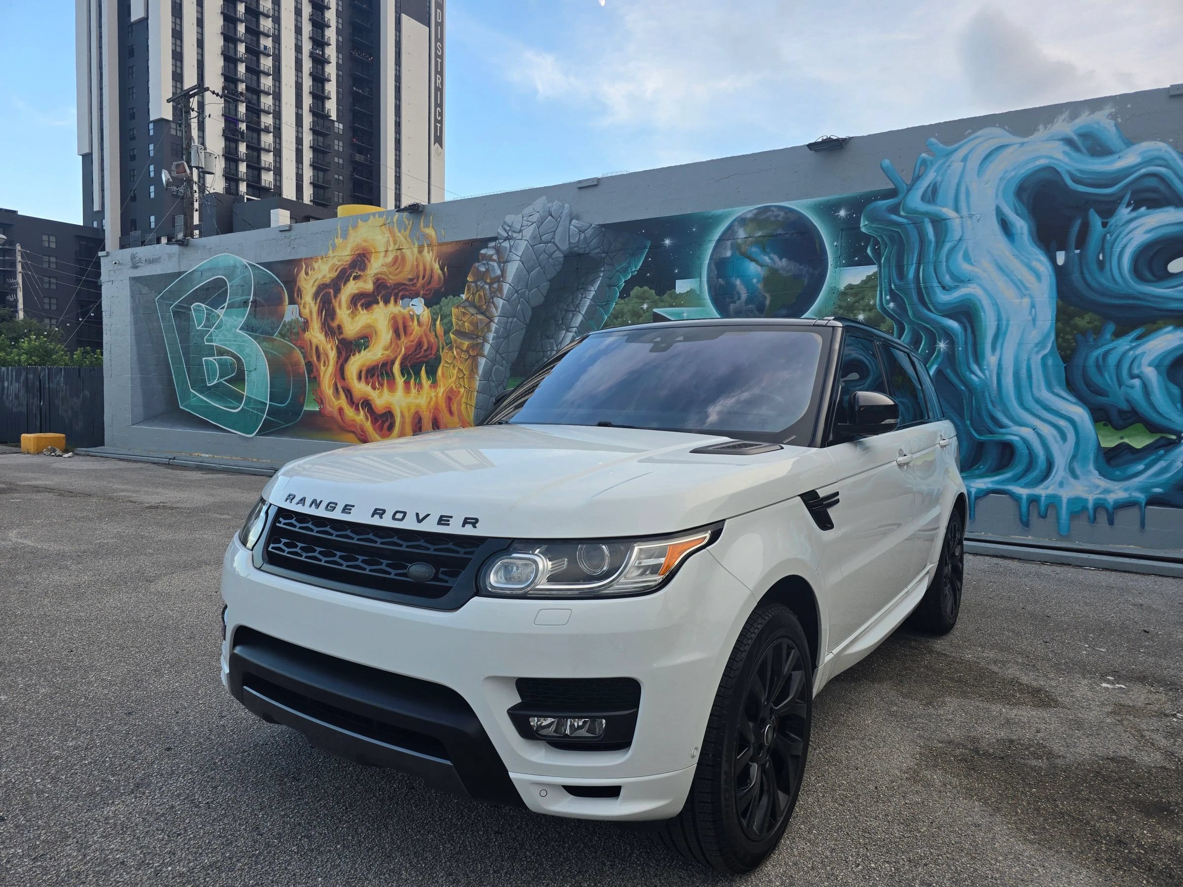 Used 2017 Land Rover Range Rover Sport HSE Dynamic AWD/4WD image 2