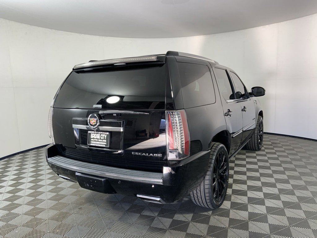 Used 2013 Cadillac Escalade Premium image 3