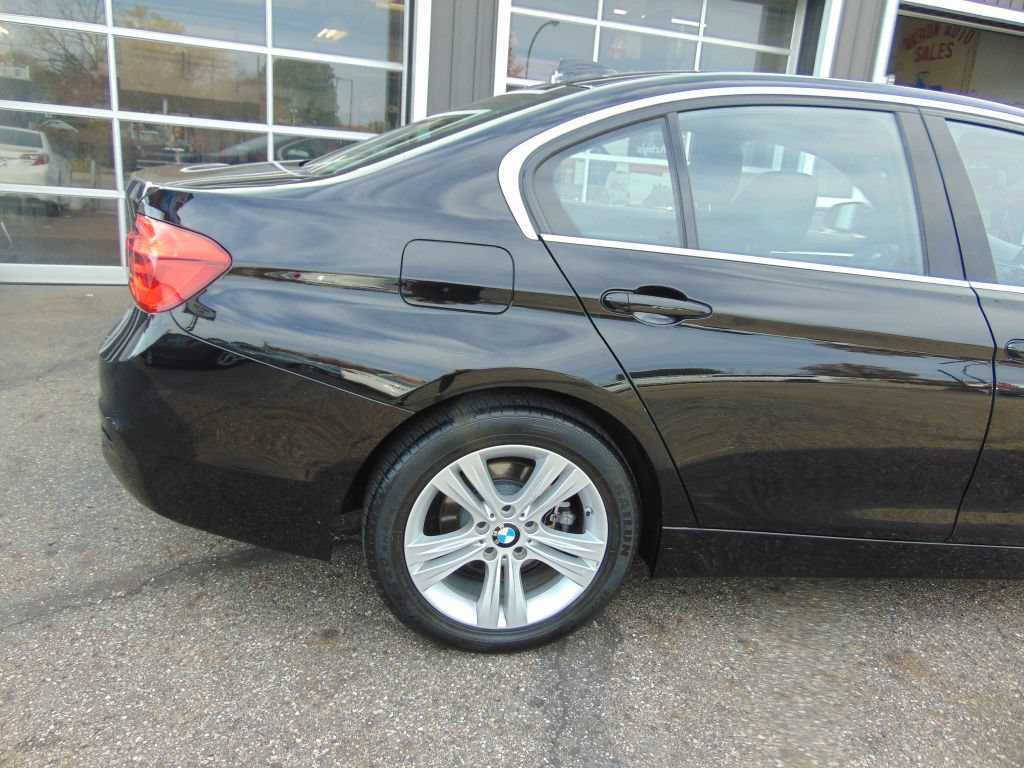 Used 2018 BMW 330i xDrive Sedan w/ Convenience Package AWD/4WD image 14