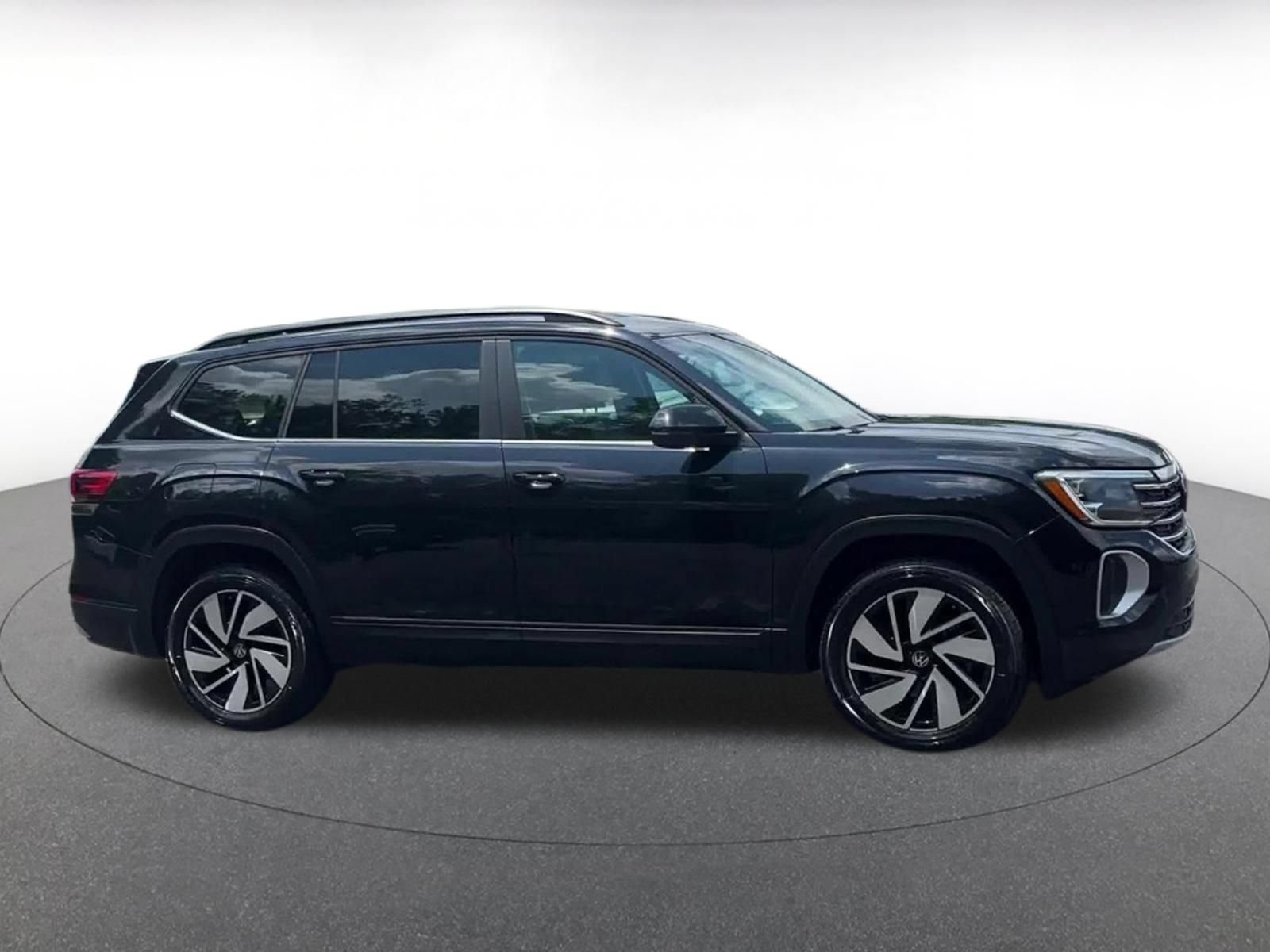 Used 2024 Volkswagen Atlas SE AWD/4WD image 16