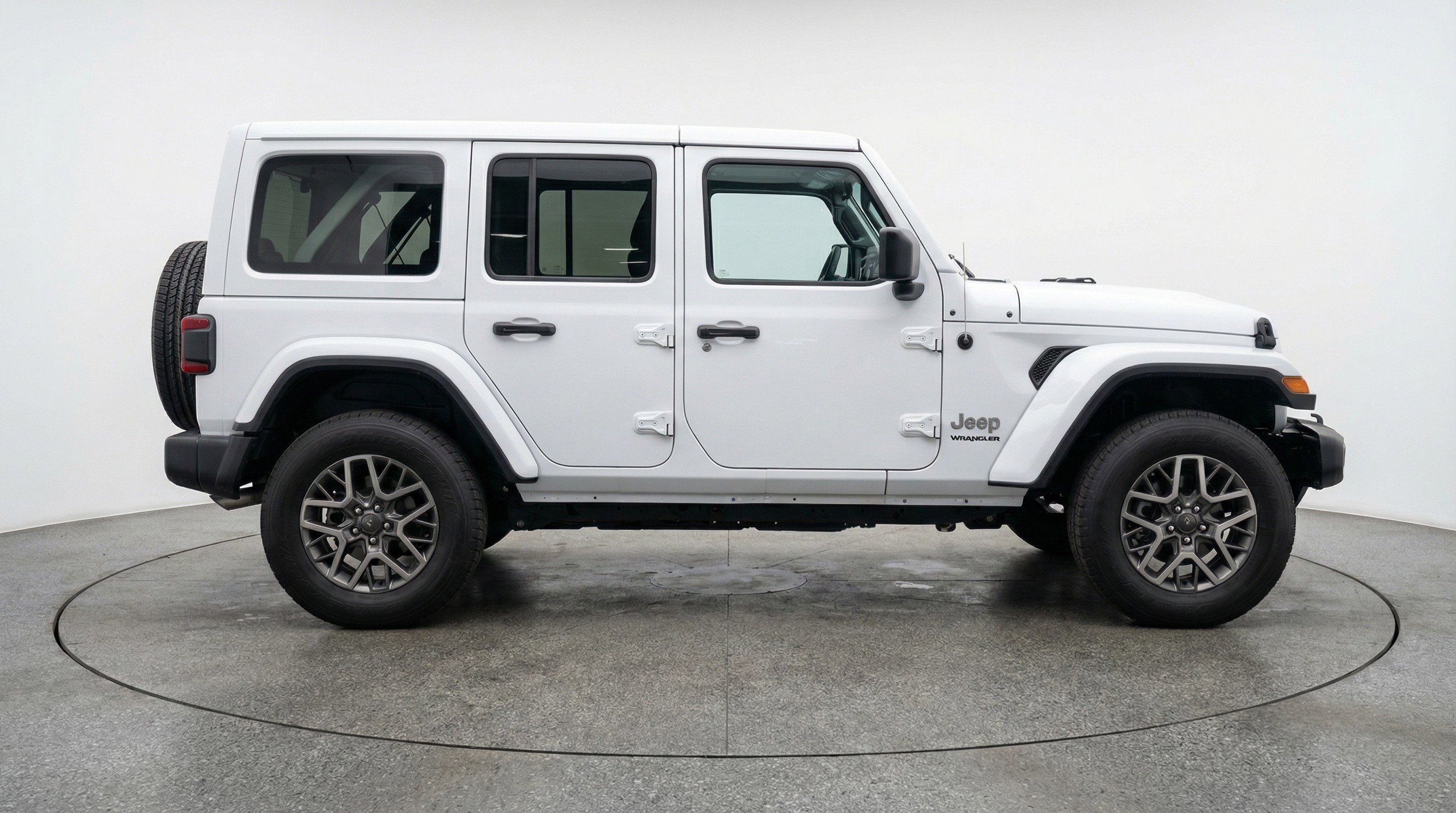 Used 2025 Jeep Wrangler Sahara image 11