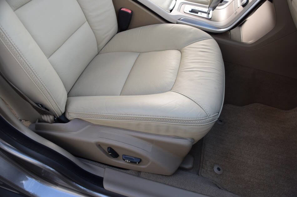 Used 2011 Volvo XC70 3.2 w/ Premium Pkg image 51