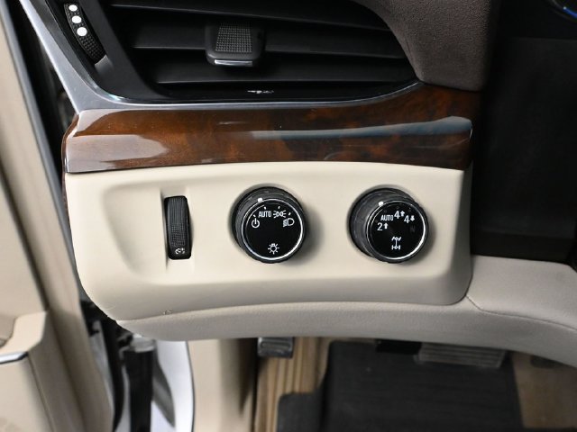 Used 2017 Cadillac Escalade ESV 4WD image 26