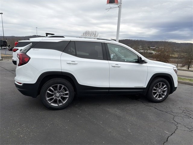 Used 2023 GMC Terrain SLT image 3